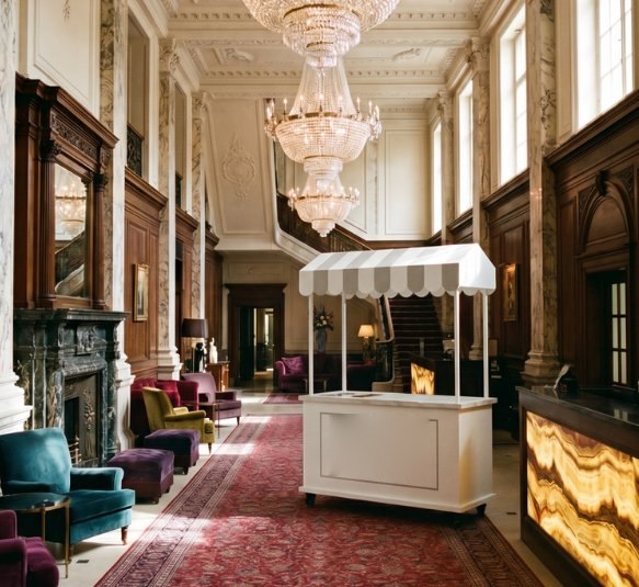 Hotel lobby awning cart